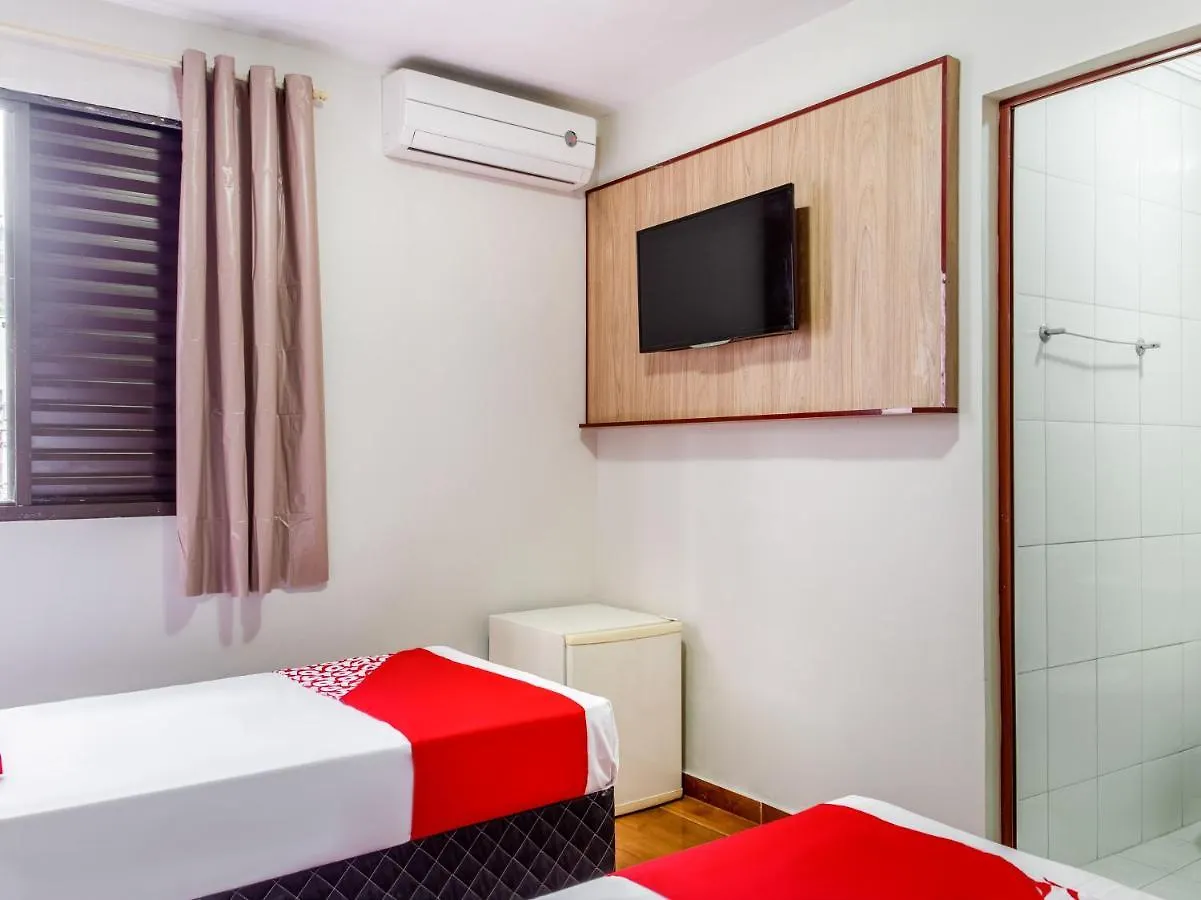 Oyo Hotel Lisboa, São José dos Campos